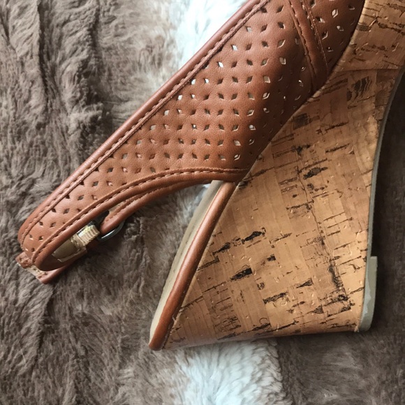 Apt. 9 Brown Wedges. Size 7 - Picture 5 of 8